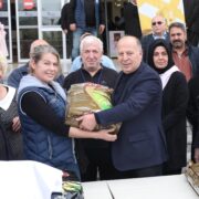 YÜREĞİR BELEDİYESİ’NDEN CAN DOSTLARA MAMA DESTEĞİ