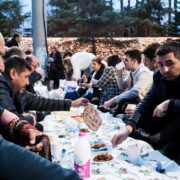 CHP ADANA İL ÖRGÜTÜ YERYÜZÜ SOFRASI İFTARI DÜZENLEDİ