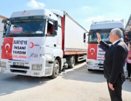 Büyükşehir Belediyesi Suriye’ye 3 tır insani yardım gönderdi