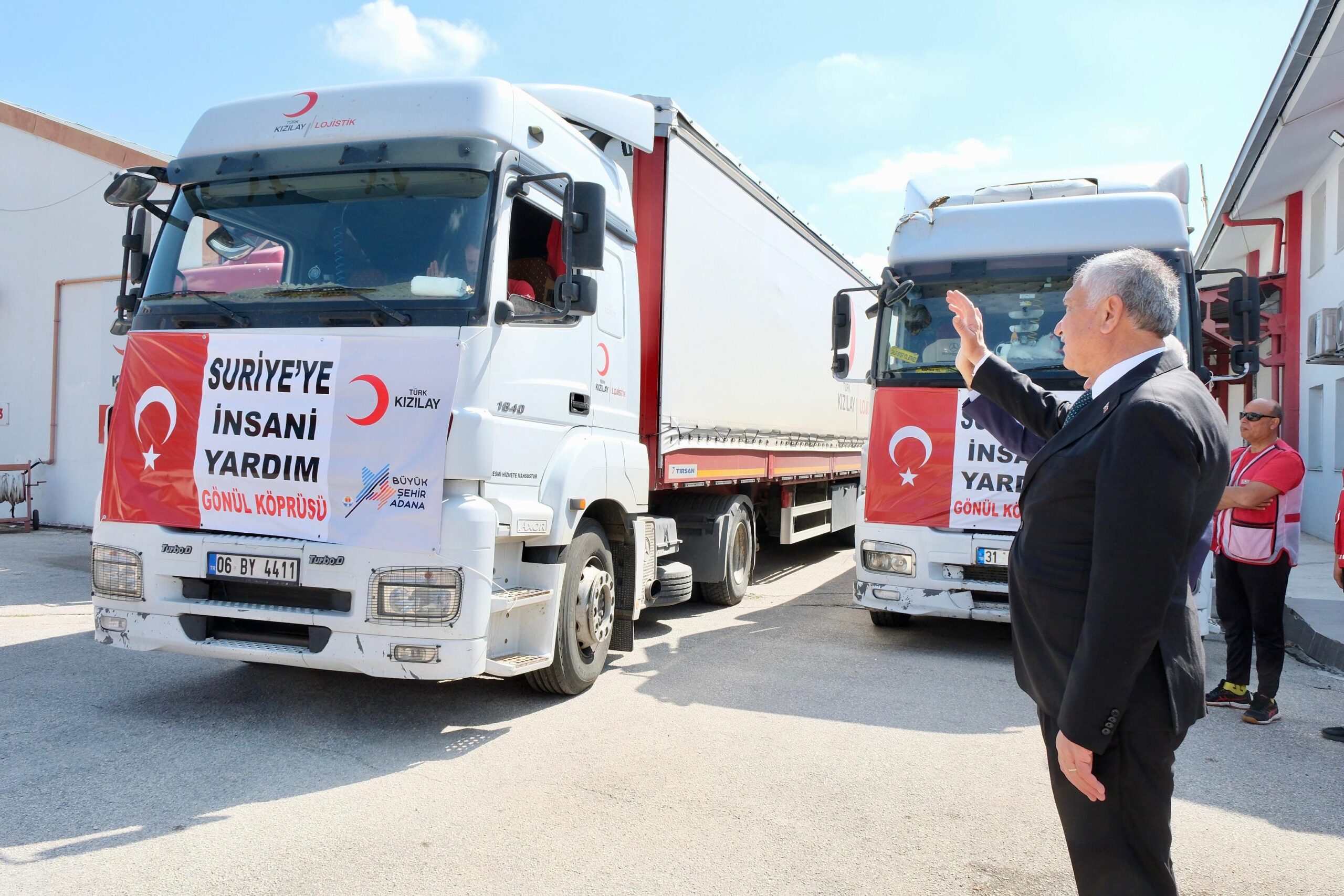 Büyükşehir Belediyesi Suriye’ye 3 tır insani yardım gönderdi