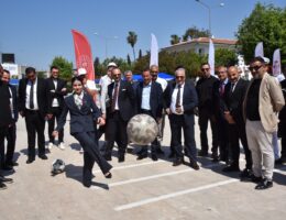 Gençlerin coşkusuna ortak oldu
