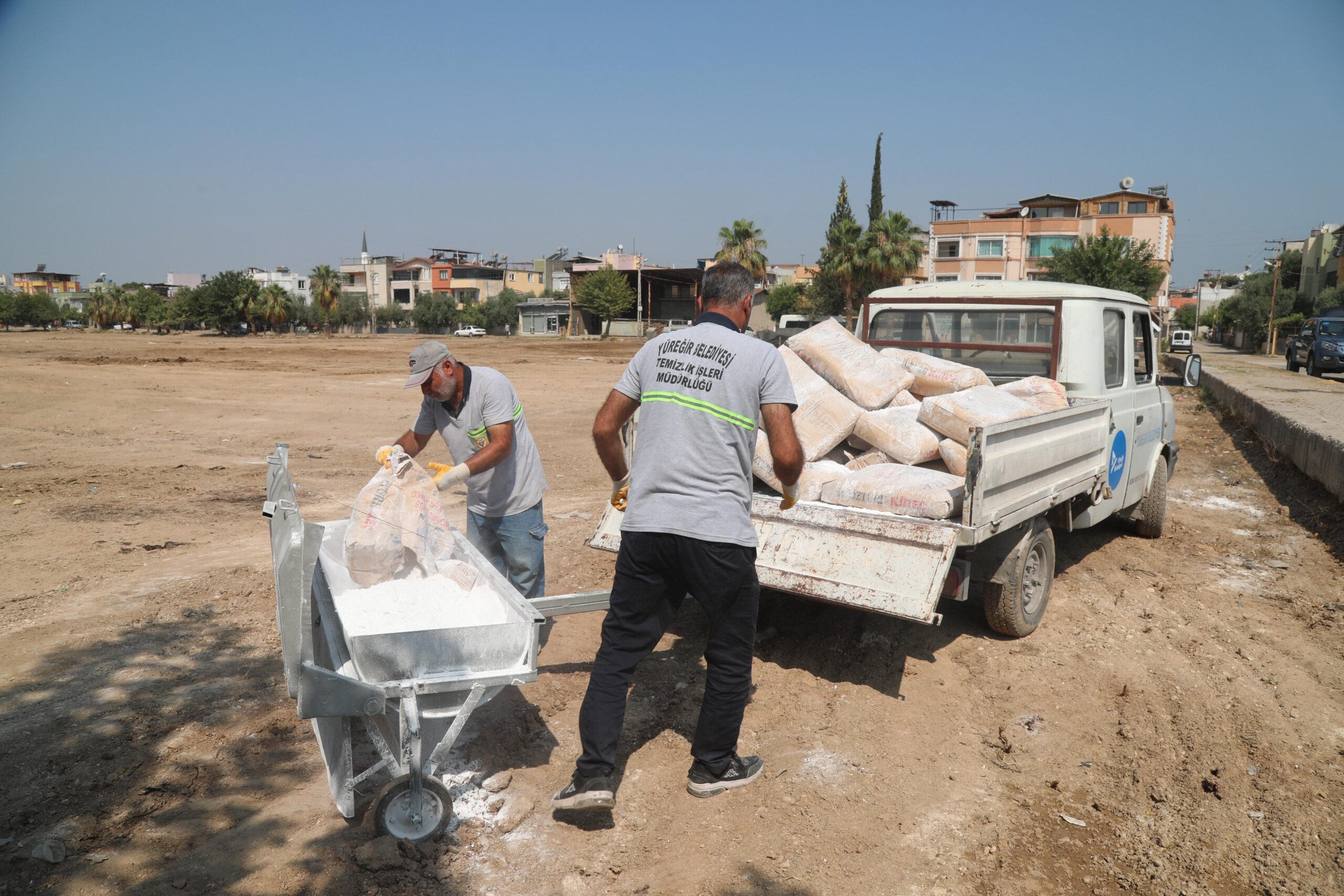YÜREĞİR’DE BAYRAM SONRASI TEMİZLİK SEFERBERLİĞİ
