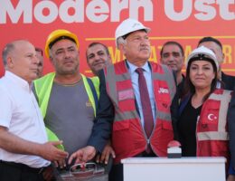 Adana’nın ilk yürüyen merdiveninin temeli atıldı