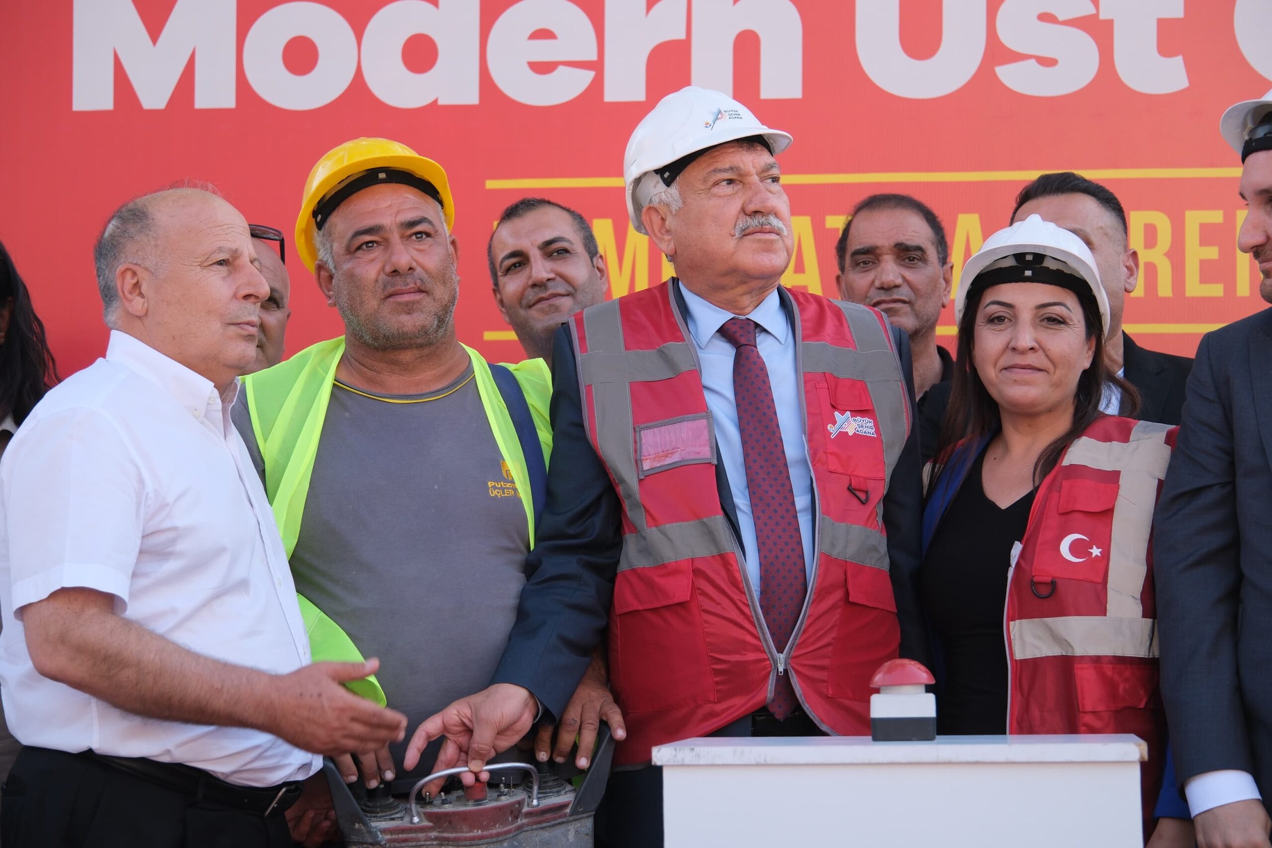 Adana’nın ilk yürüyen merdiveninin temeli atıldı